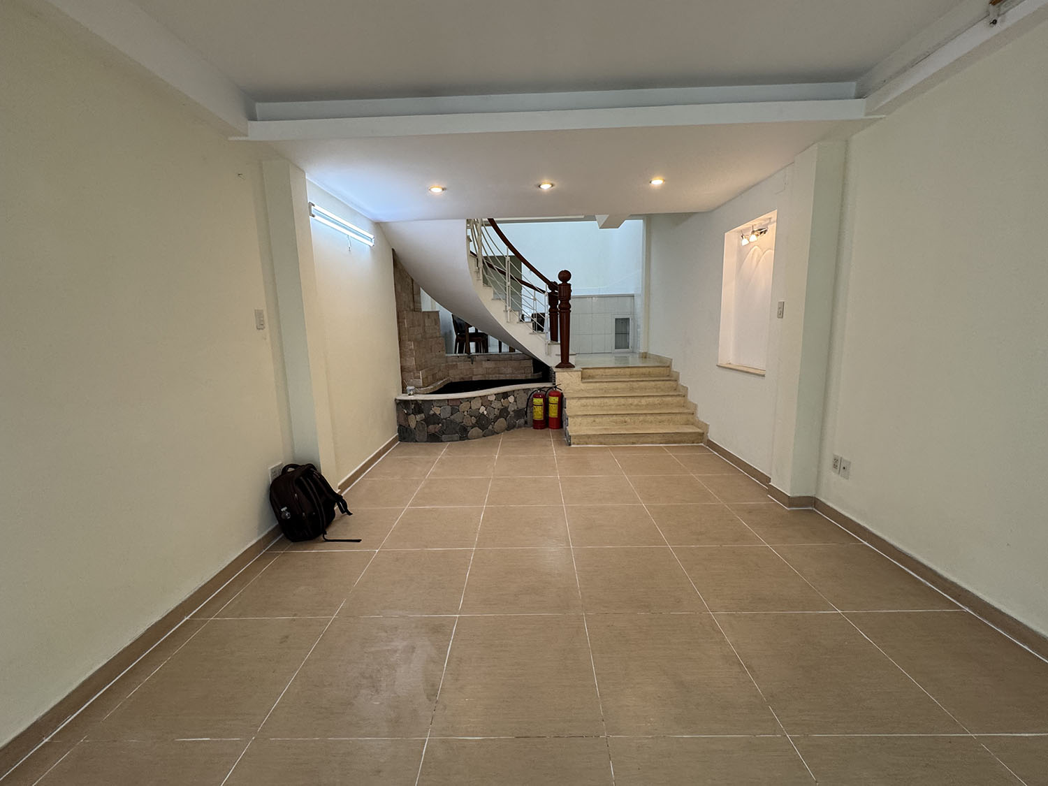Nhà phố 3 lầu (DTKV: 4m x 15,5m=62m2) hẻm nhựa 8m khu kinh doanh sầm uất và người nước ở Lê Văn Sỹ